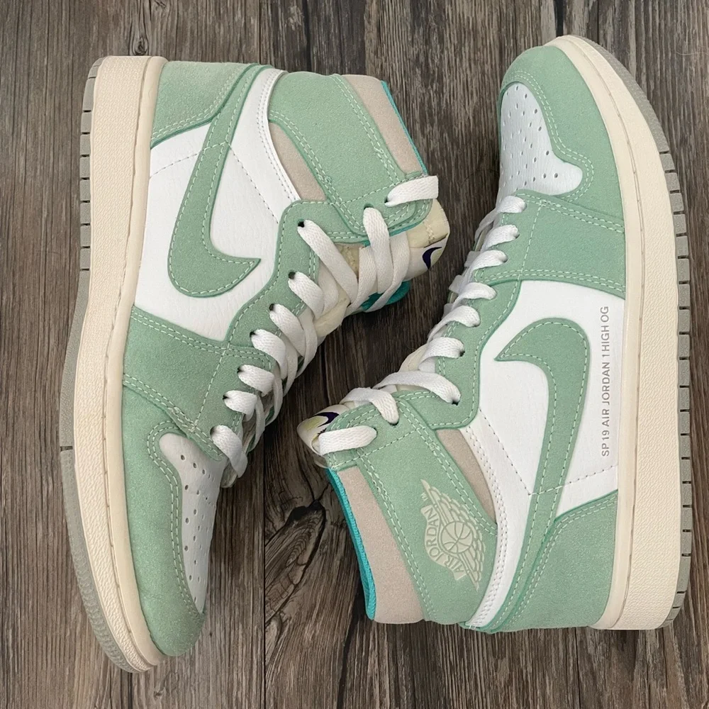 Rare Nike Air Jordan 1 Retro High OG “Turbo Green” Size 7 Men/8.5 Women - Picture 10 of 16